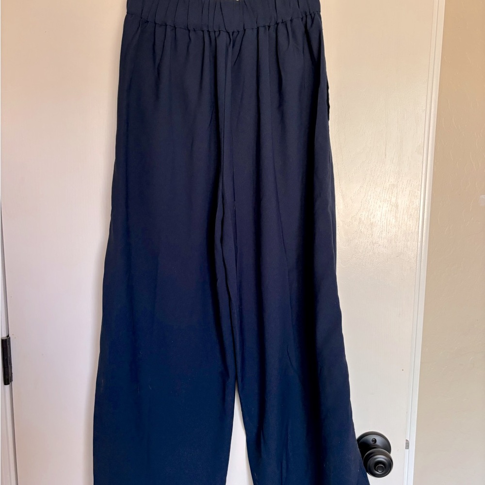 Madewell •Women’s Dark blue, wide leg pants. Size XS tall.